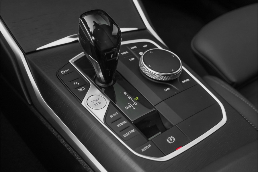 BMW 3-serie 330e High Executive M-Sport Parkeerhulp M-Remmen CarPlay