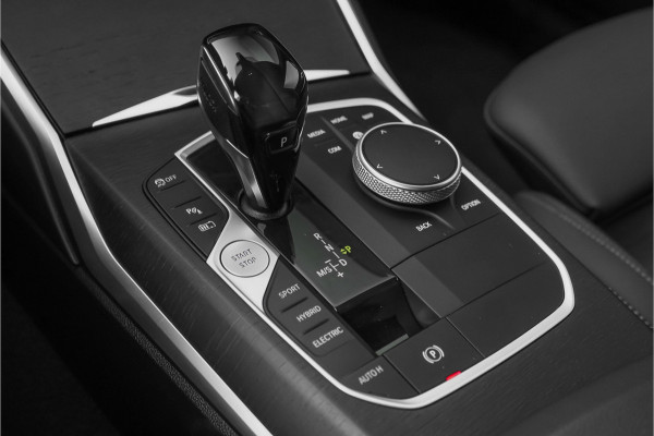 BMW 3-serie 330e High Executive M-Sport Parkeerhulp M-Remmen CarPlay