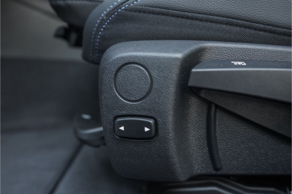 BMW 3-serie 330e High Executive M-Sport Parkeerhulp M-Remmen CarPlay