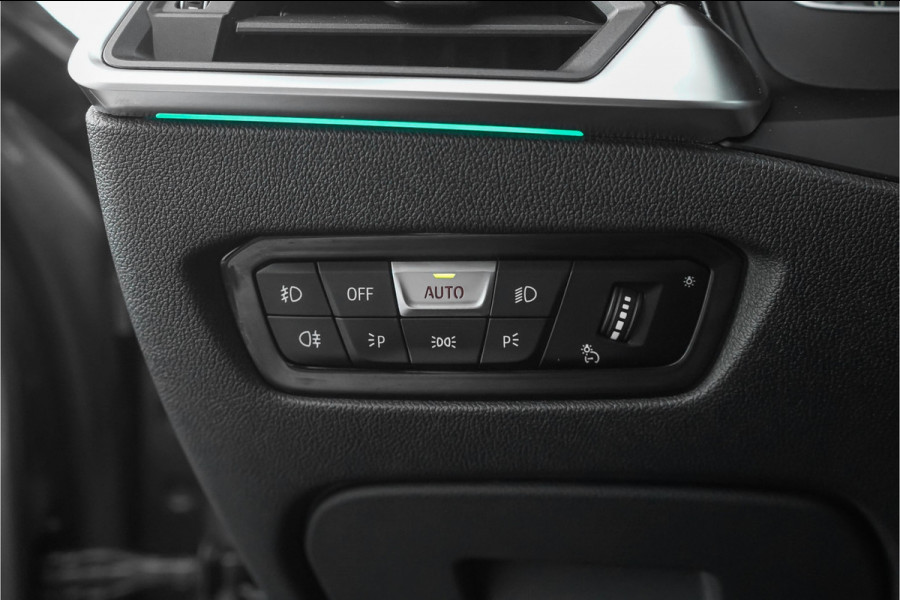 BMW 3-serie 330e High Executive M-Sport Parkeerhulp M-Remmen CarPlay