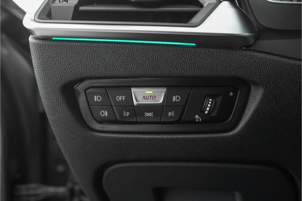 BMW 3-serie 330e High Executive M-Sport Parkeerhulp M-Remmen CarPlay