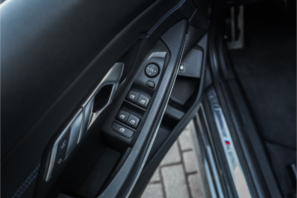 BMW 3-serie 330e High Executive M-Sport Parkeerhulp M-Remmen CarPlay