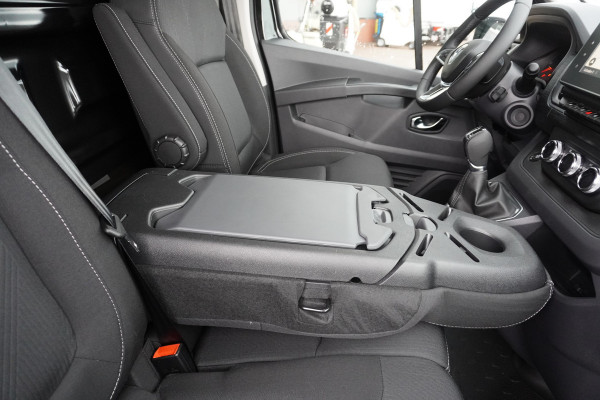 Renault Trafic 2.0 dCi 170PK T30 L2H1 Luxe Automaat Schuifdeur L/R Nr. V189 | Climate | Adapt. Cruise | Navi | Trekhaak | Betimmering