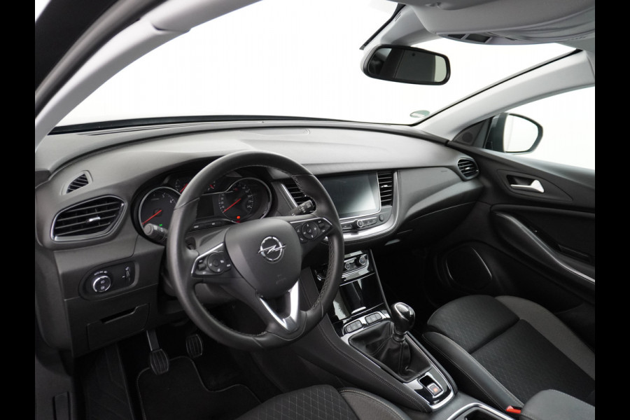 Opel Grandland X T131PK Apple Carplay Android Auto Camera PDC Navi AGR Keyless 19" DAB+ ECC Bluetooth 1/2 Leer Privacy Glas LMVRegen-Licht Sensor Isofix 100% Dealer Onderhouden Business Executive Orig.NLse auto