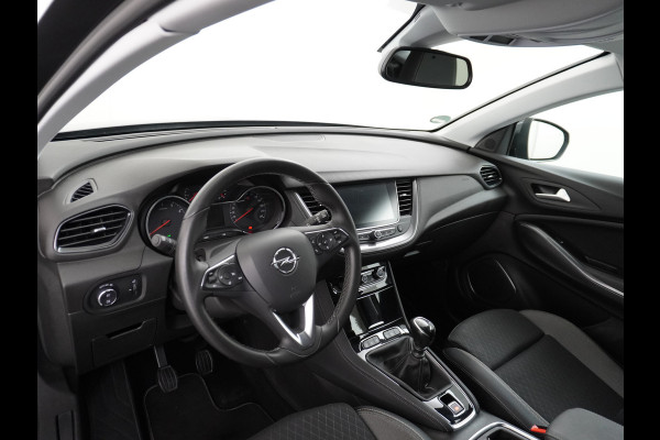 Opel Grandland X T131PK Apple Carplay Android Auto Camera PDC Navi AGR Keyless 19" DAB+ ECC Bluetooth 1/2 Leer Privacy Glas LMVRegen-Licht Sensor Isofix 100% Dealer Onderhouden Business Executive Orig.NLse auto