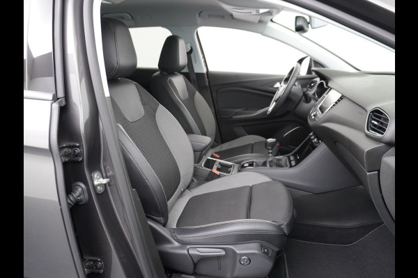 Opel Grandland X T131PK Apple Carplay Android Auto Camera PDC Navi AGR Keyless 19" DAB+ ECC Bluetooth 1/2 Leer Privacy Glas LMVRegen-Licht Sensor Isofix 100% Dealer Onderhouden Business Executive Orig.NLse auto
