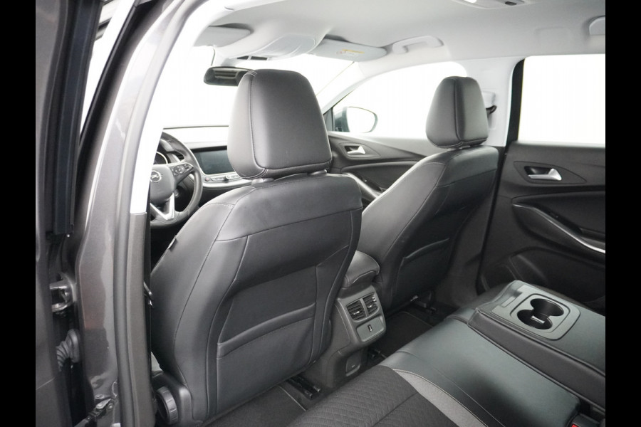 Opel Grandland X T131PK Apple Carplay Android Auto Camera PDC Navi AGR Keyless 19" DAB+ ECC Bluetooth 1/2 Leer Privacy Glas LMVRegen-Licht Sensor Isofix 100% Dealer Onderhouden Business Executive Orig.NLse auto