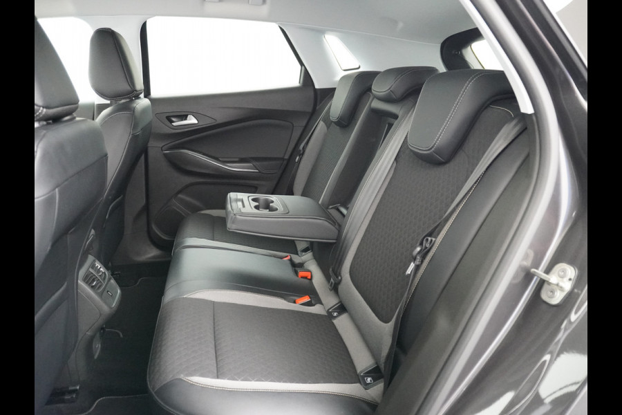 Opel Grandland X T131PK Apple Carplay Android Auto Camera PDC Navi AGR Keyless 19" DAB+ ECC Bluetooth 1/2 Leer Privacy Glas LMVRegen-Licht Sensor Isofix 100% Dealer Onderhouden Business Executive Orig.NLse auto