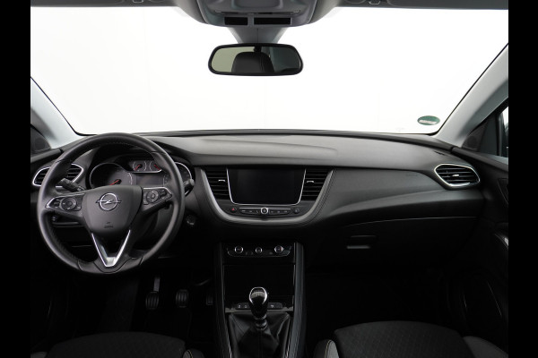 Opel Grandland X T131PK Apple Carplay Android Auto Camera PDC Navi AGR Keyless 19" DAB+ ECC Bluetooth 1/2 Leer Privacy Glas LMVRegen-Licht Sensor Isofix 100% Dealer Onderhouden Business Executive Orig.NLse auto