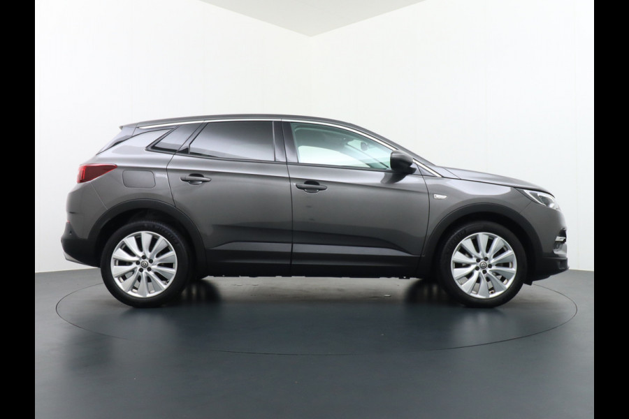 Opel Grandland X T131PK Apple Carplay Android Auto Camera PDC Navi AGR Keyless 19" DAB+ ECC Bluetooth 1/2 Leer Privacy Glas LMVRegen-Licht Sensor Isofix 100% Dealer Onderhouden Business Executive Orig.NLse auto