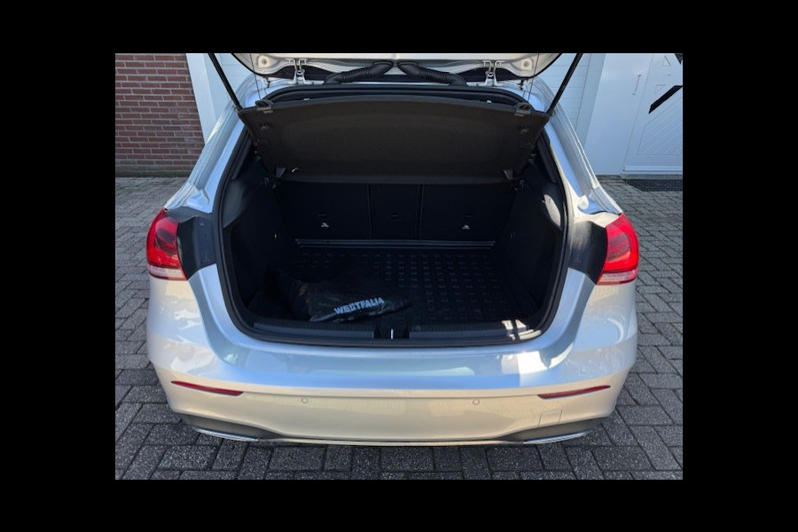 Mercedes-Benz A-Klasse 200 AMG -Dealer onderhouden-Panorama