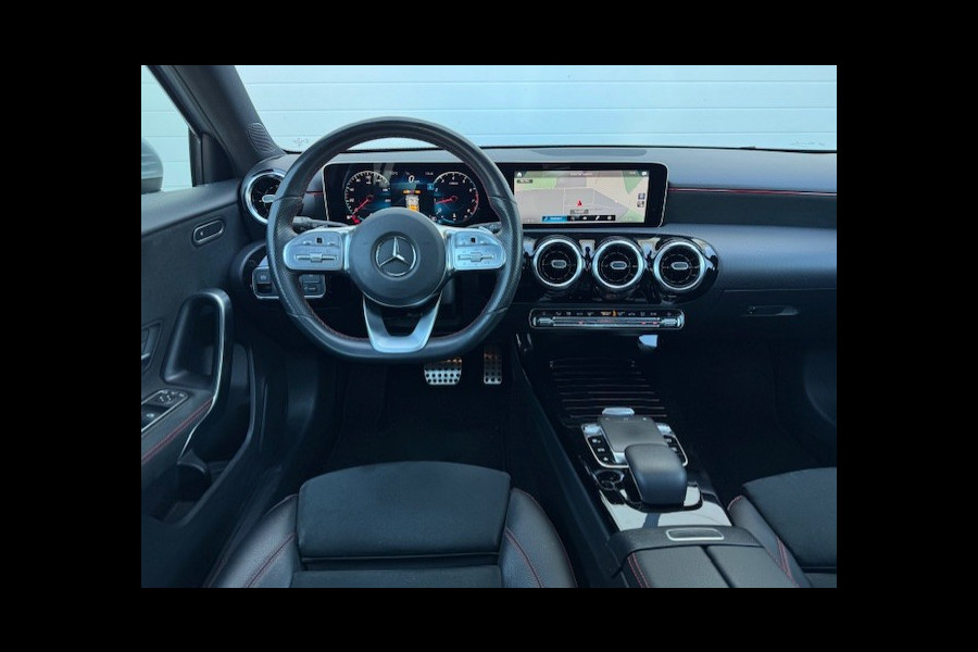 Mercedes-Benz A-Klasse 200 AMG -Dealer onderhouden-Panorama