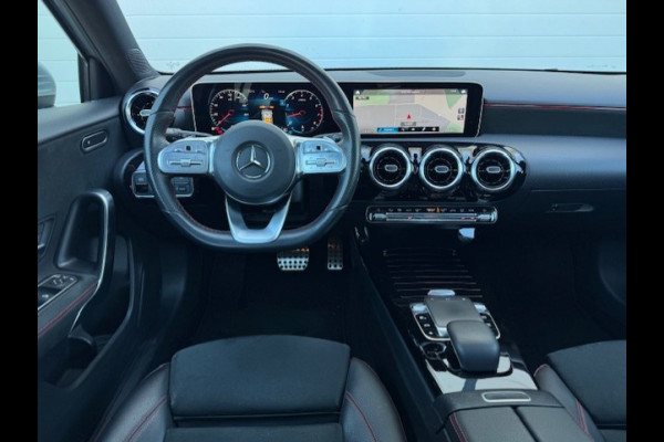 Mercedes-Benz A-Klasse 200 AMG -Dealer onderhouden-Panorama