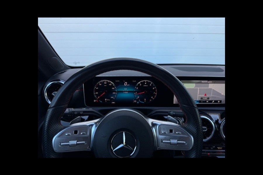 Mercedes-Benz A-Klasse 200 AMG -Dealer onderhouden-Panorama