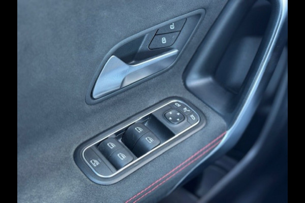 Mercedes-Benz A-Klasse 200 AMG -Dealer onderhouden-Panorama