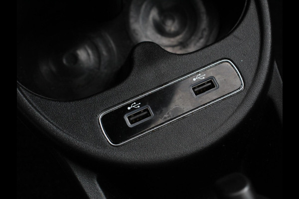 Fiat 500 1.0 Hybrid Dolcevita Finale Panorama dak Climate Control Cruise Control Navigatie Apple Carplay/Android Auto Dab Digitale Cockpit Parkeer Sensoren Lichtmetalen Velgen | Led