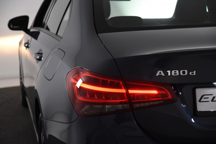 Mercedes-Benz A-Klasse 180 d Business Solution *1ste Eigenaar*Navigatie*Stoelverwarming*Camera*