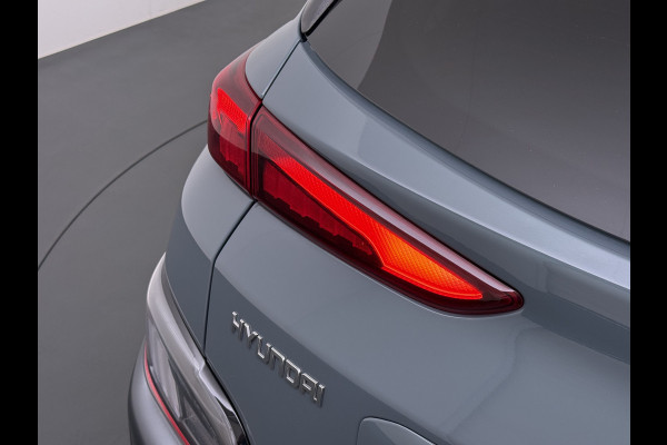 Hyundai Kona 1.6GDI HEV Hybride Premium Adap.Cruise Leder+Verwarming+Ventilatie Head-Up Display Camera Apple Carplay Android Auto Navi Ecc Pd Keyless Blind-Spot Lane Assist Achterbank+Stuur verwarming Krell®-Audio Isofix DAB Lmv 18" Dealeronderhouden 1e Eigenaar Origineel Nederlandse Auto