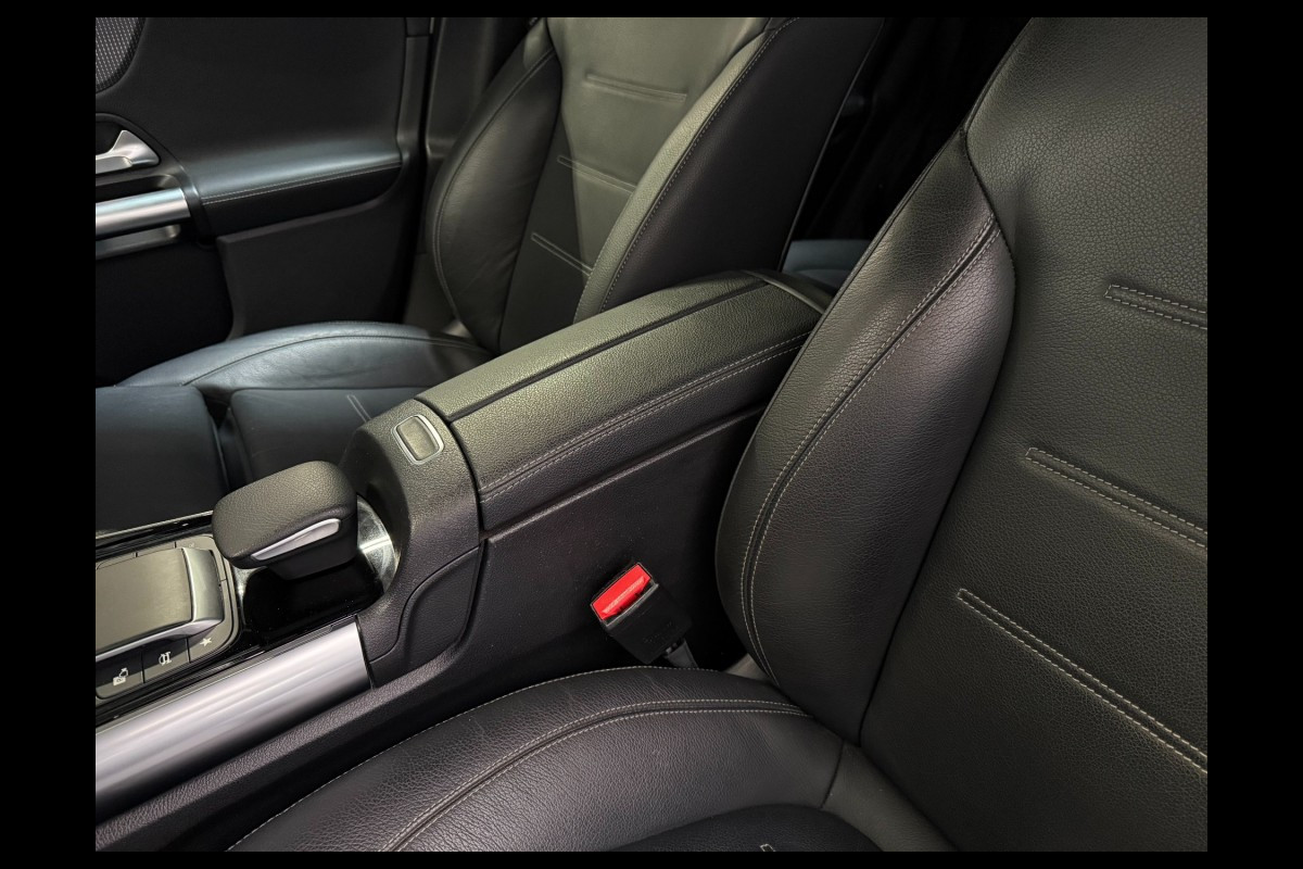 Mercedes-Benz GLA GLA 200 Progressive Leer/Trekhaak/19inch/Premium-pakket/Parkeerpakket