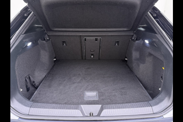 Volkswagen ID.4 Max 82kWh Warmtepomp Panoramadak Ergo-Comfort Stoelen+Memory Adap.Cruise Navi 3-Zone Ecc 360°Camera Apple Carplay Android Auto P Lmv 21" Stoel+Stuurverwarming Elek.Achterklep Privacy Glas Matrix Led Isofix DAB Origineel Nederlandse Auto Dealeronderhouden