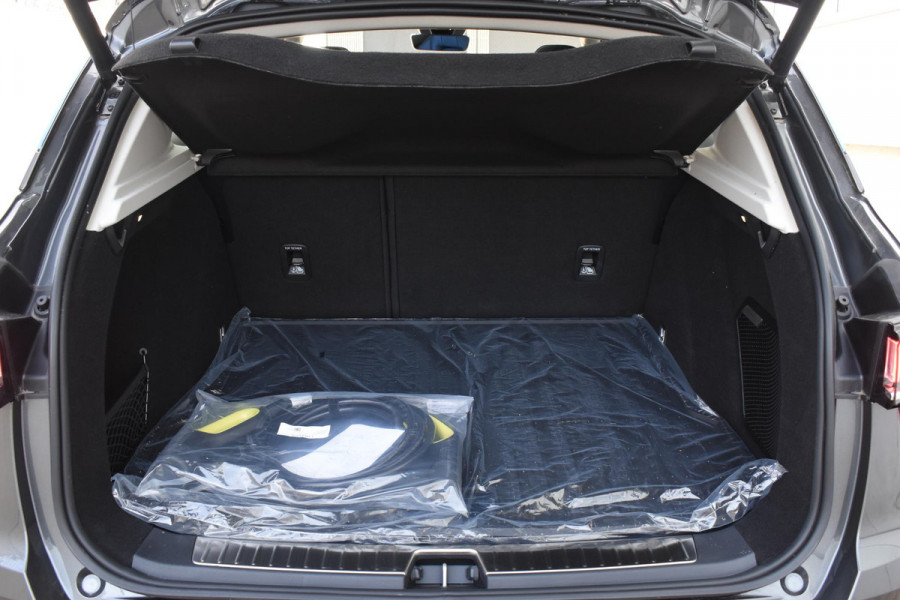 Lynk & Co 01 262PK Automaat / 360 Camera / Adaptieve cruise control / Glazen schuif-kanteldak / Elektrische stoelen met geheugenfunctie / Stoelverwarming / Elektrische achterklep / Climate control / Parkeersensoren V+A / 20"velgen / Keyless entry /