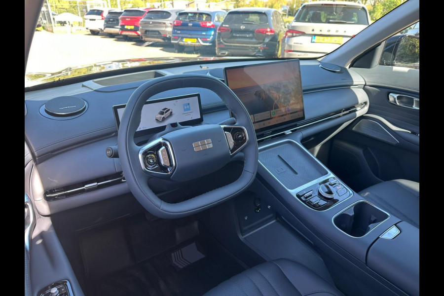 GEELY Starray EM-i 1.5 Max+ | Panorama | Stoelen voor & achter verwarmd | Memory Seats | 360 Camera | 19 Inch LMV | 136km elektrisch bereik