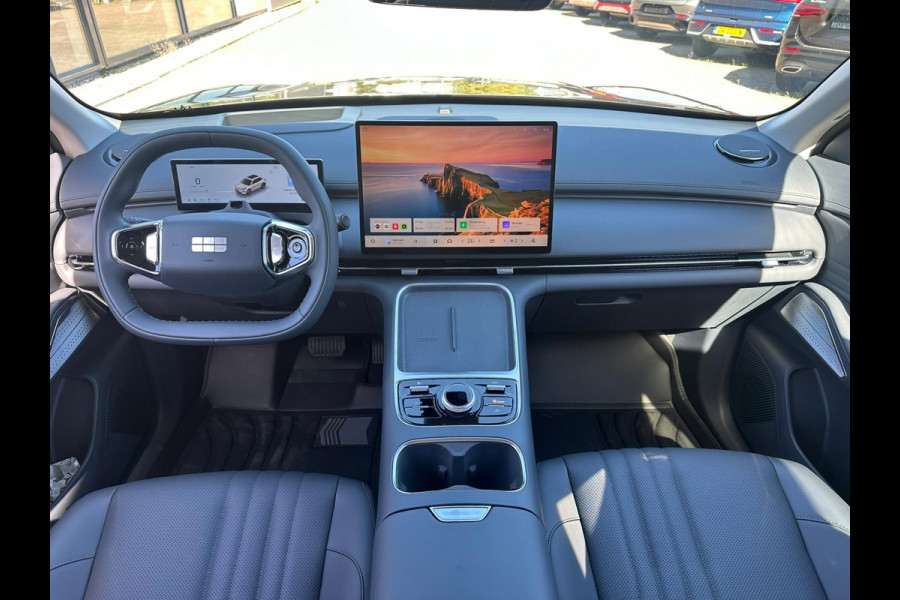 GEELY Starray EM-i 1.5 Max+ | Panorama | Stoelen voor & achter verwarmd | Memory Seats | 360 Camera | 19 Inch LMV | 136km elektrisch bereik