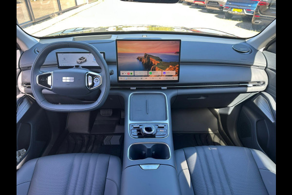 GEELY Starray EM-i 1.5 Max+ | Panorama | Stoelen voor & achter verwarmd | Memory Seats | 360 Camera | 19 Inch LMV | 136km elektrisch bereik