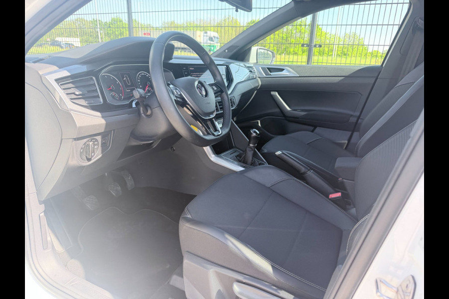 Volkswagen Polo 1.0 TSI Highline | Camera | PDC | Carplay | Half-leder