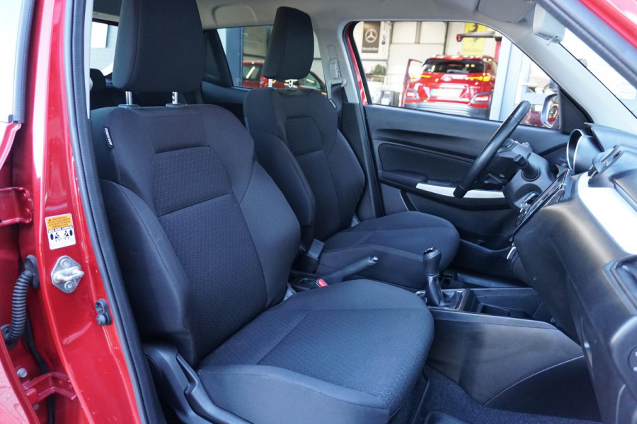 Suzuki Swift 1.2 Select Smart Hybrid + DODEHOEK / CAMERA / PDC / STOELVERWARMING