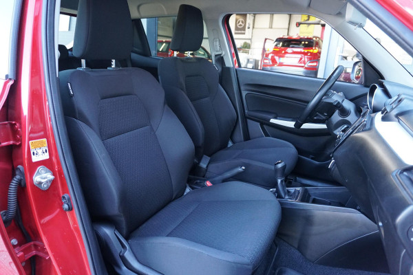 Suzuki Swift 1.2 Select Smart Hybrid + DODEHOEK / CAMERA / PDC / STOELVERWARMING