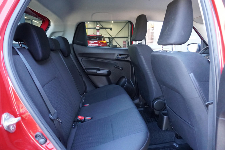 Suzuki Swift 1.2 Select Smart Hybrid + DODEHOEK / CAMERA / PDC / STOELVERWARMING