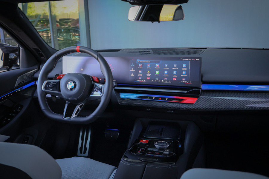 BMW M5-serie Touring M5 TOURING | AKRAPOVIC | VOSSEN VELGEN | KERAMISCH | FULL KLEUREN PPF | FULL CARBON EXTERIEUR M PERFORMANCE | 360 CAMERA | ACC |
