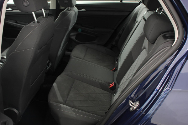 Volkswagen Golf 1.5 eTSI DSG Style 150 Pk Adaptive Cruise Control Camera Stoel/Stuurverwarming Navigatie Digital Cockpit Massage/Memory Bestuurderstoel