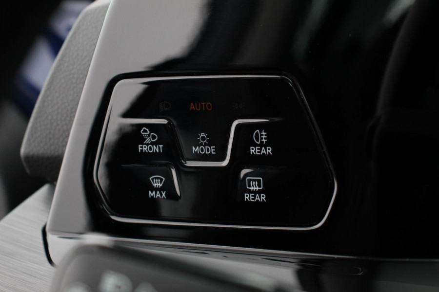 Volkswagen Golf 1.5 eTSI DSG Style 150 Pk Adaptive Cruise Control Camera Stoel/Stuurverwarming Navigatie Digital Cockpit Massage/Memory Bestuurderstoel