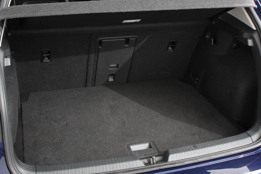 Volkswagen Golf 1.5 eTSI DSG Style 150 Pk Adaptive Cruise Control Camera Stoel/Stuurverwarming Navigatie Digital Cockpit Massage/Memory Bestuurderstoel