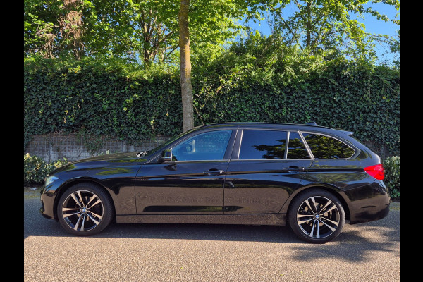 BMW 3 Serie Touring 320i LCI Apple CarPlay Adaptieve Cruise Camera Sport Stoelen KeyLess Lm Velgen Corporate Lease Executive