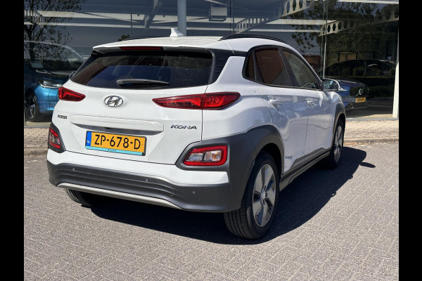 Hyundai Kona EV Premium 64 kWh | SOH: 96,8% | Leder | LED | Camera | Blindspot | Lage km-stand! |