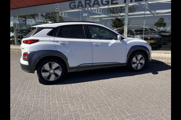 Hyundai Kona EV Premium 64 kWh | SOH: 96,8% | Leder | LED | Camera | Blindspot | Lage km-stand! |