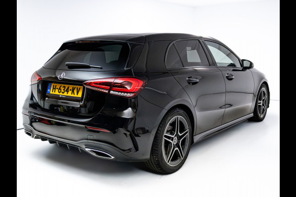 Mercedes-Benz A-Klasse 180 Business Solution AMG Night Upgrade | Adaptive-cruise | Navigatie | Stoelverwarming Sfeerverlichting, Live traffic info, All-season, Camera