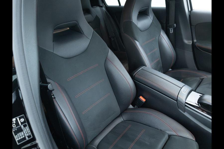 Mercedes-Benz A-Klasse 180 Business Solution AMG Night Upgrade | Adaptive-cruise | Navigatie | Stoelverwarming Sfeerverlichting, Live traffic info, All-season, Camera