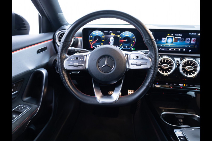Mercedes-Benz A-Klasse 180 Business Solution AMG Night Upgrade | Adaptive-cruise | Navigatie | Stoelverwarming Sfeerverlichting, Live traffic info, All-season, Camera