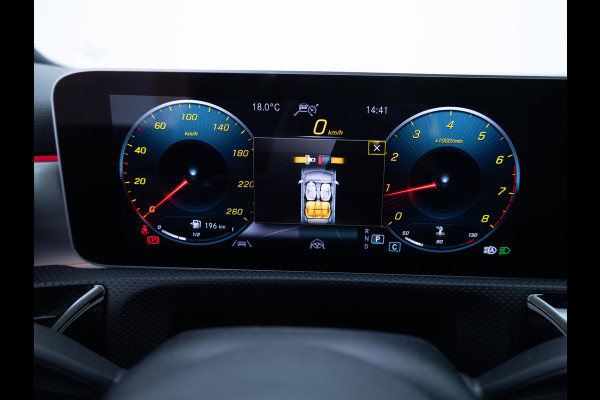 Mercedes-Benz A-Klasse 180 Business Solution AMG Night Upgrade | Adaptive-cruise | Navigatie | Stoelverwarming Sfeerverlichting, Live traffic info, All-season, Camera