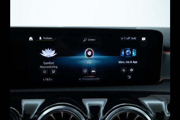 Mercedes-Benz A-Klasse 180 Business Solution AMG Night Upgrade | Adaptive-cruise | Navigatie | Stoelverwarming Sfeerverlichting, Live traffic info, All-season, Camera