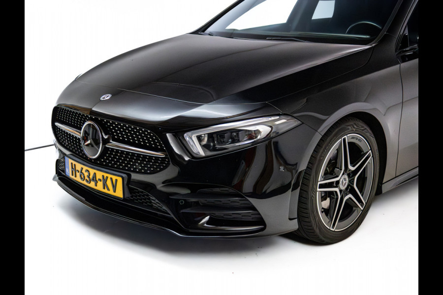 Mercedes-Benz A-Klasse 180 Business Solution AMG Night Upgrade | Adaptive-cruise | Navigatie | Stoelverwarming Sfeerverlichting, Live traffic info, All-season, Camera