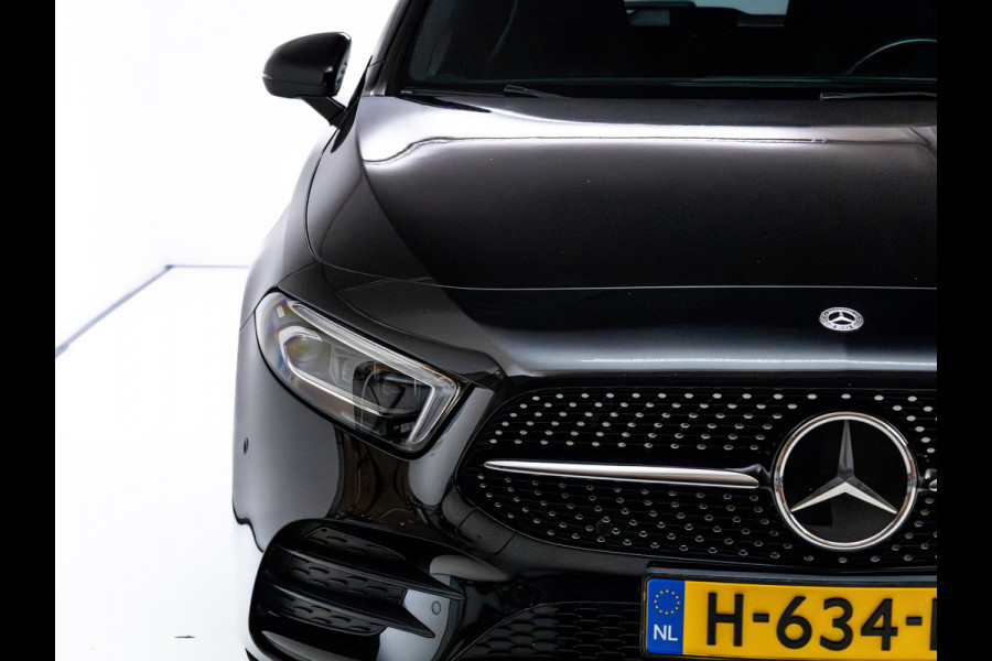 Mercedes-Benz A-Klasse 180 Business Solution AMG Night Upgrade | Adaptive-cruise | Navigatie | Stoelverwarming Sfeerverlichting, Live traffic info, All-season, Camera