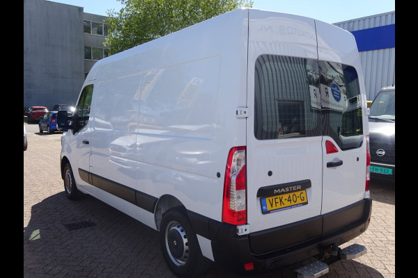 Renault Master T35 2.3 dCi 135 PK L2H2 GROOT NAVI AIRCO TREKHAAK ZEER MOOI