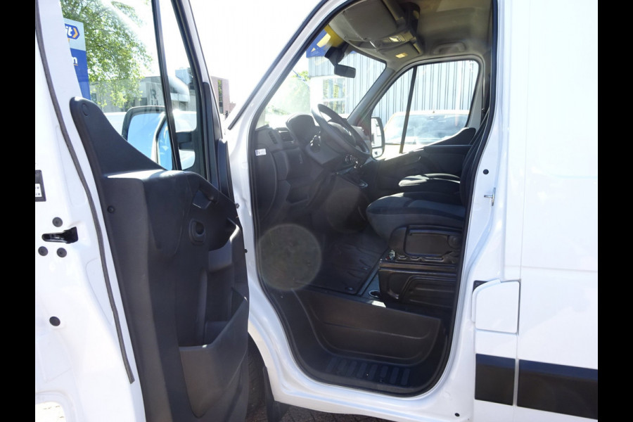 Renault Master T35 2.3 dCi 135 PK L2H2 GROOT NAVI AIRCO TREKHAAK ZEER MOOI