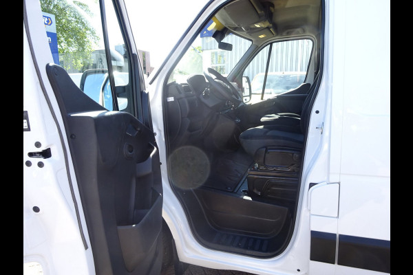 Renault Master T35 2.3 dCi 135 PK L2H2 GROOT NAVI AIRCO TREKHAAK ZEER MOOI