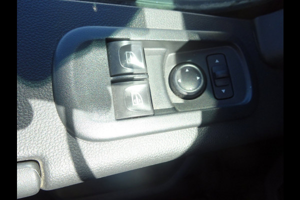 Renault Master T35 2.3 dCi 135 PK L2H2 GROOT NAVI AIRCO TREKHAAK ZEER MOOI